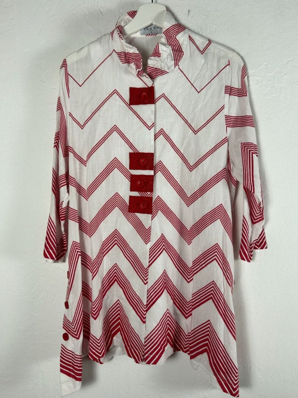 Terra Apparel Womens White Red Chevron Button Down Tunic Top Medium 3/4 Sleeve